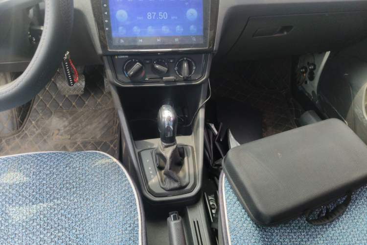 Used Volkswagen Jetta 2017 1.5L Automatic Fashion Model Gear Lever