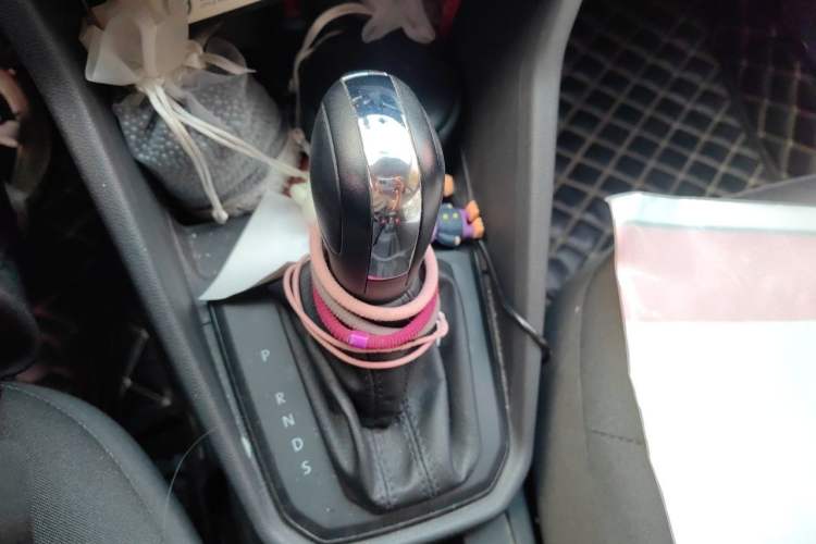 Used Volkswagen Jetta 2017 1.5L Automatic Fashion Model Gear Lever