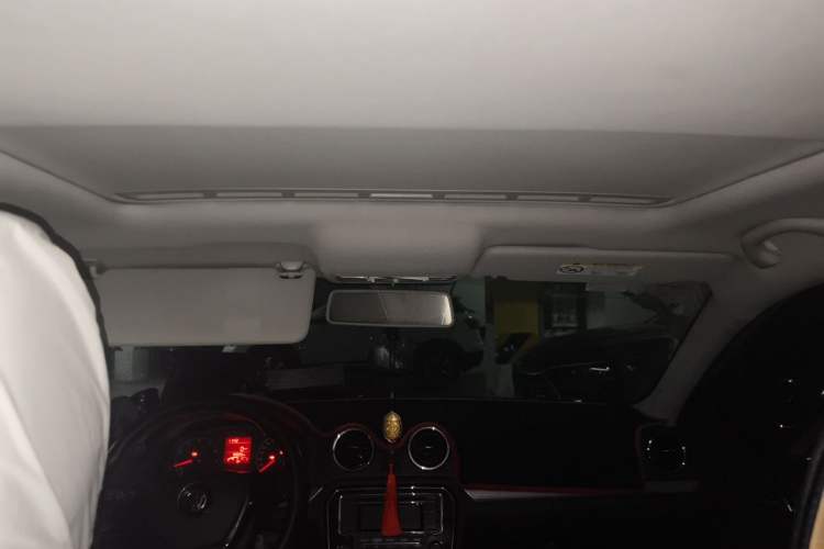 Used Volkswagen Jetta 2017 1.5L Manual Comfort Model Headliner