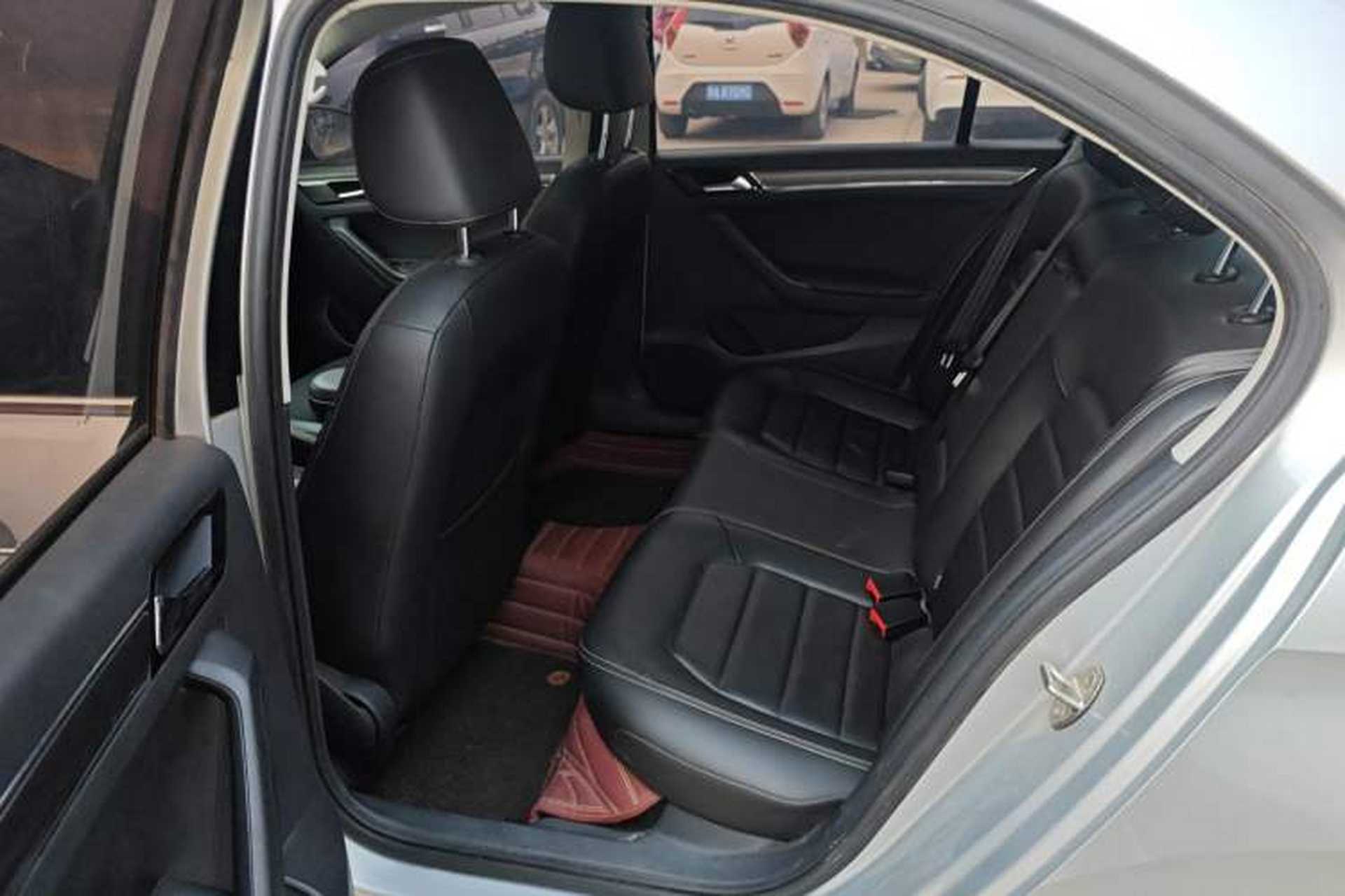Used Volkswagen Jetta 2017 1.5L Automatic Luxury Model Interior 4