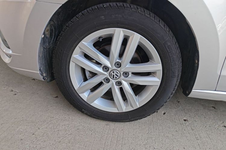 Used Volkswagen Jetta 2017 1.5L Automatic Comfort Model Left Front Wheel Hub