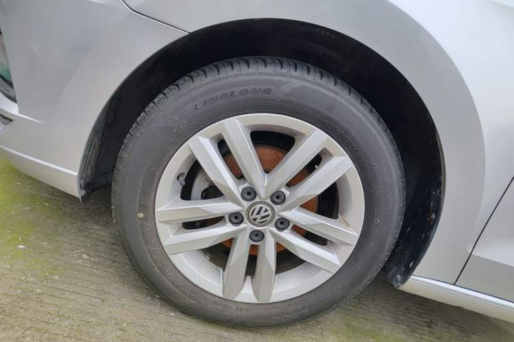 Used Volkswagen Jetta 2017 1.5L Automatic Comfort Model Left Front Wheel Hub
