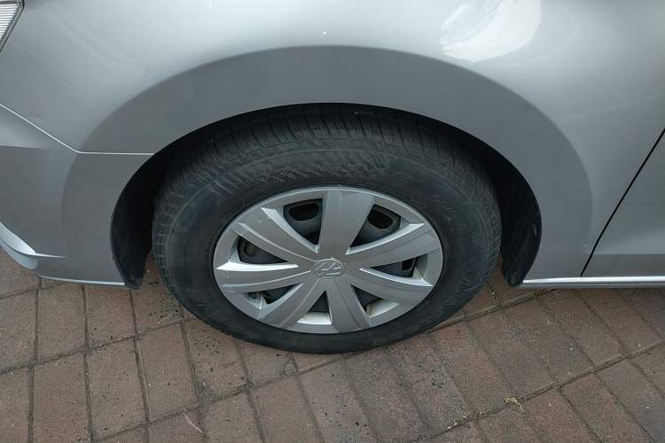 Used Volkswagen Jetta 2017 1.4L Manual Fashion Edition Left Front Wheel Hub