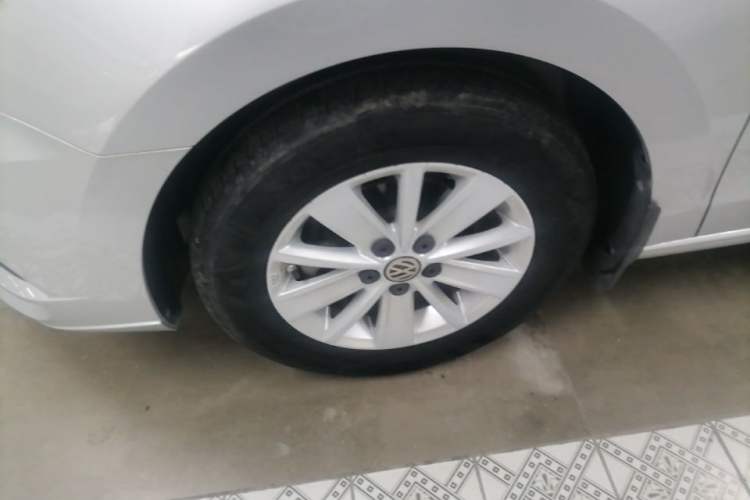 Used Volkswagen Jetta 2017 1.4L Manual Fashion Edition Left Front Wheel Hub