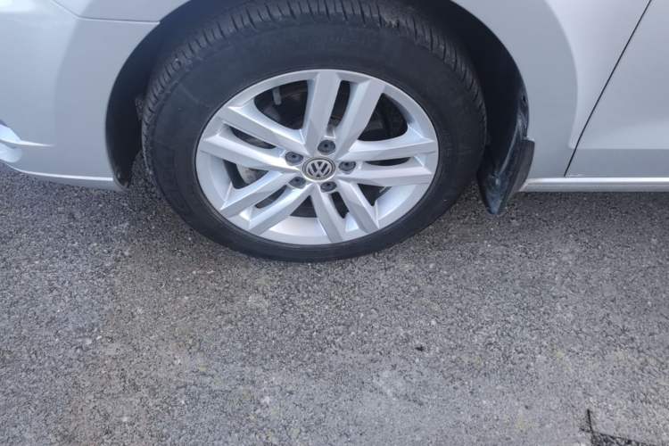 Used Volkswagen Jetta 2017 1.4L Manual Comfort Model Left Front Wheel Hub