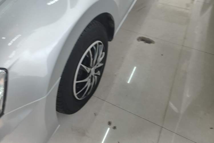 Used Volkswagen Jetta 2017 1.5L Automatic Fashion Model Left Front Wheel Hub