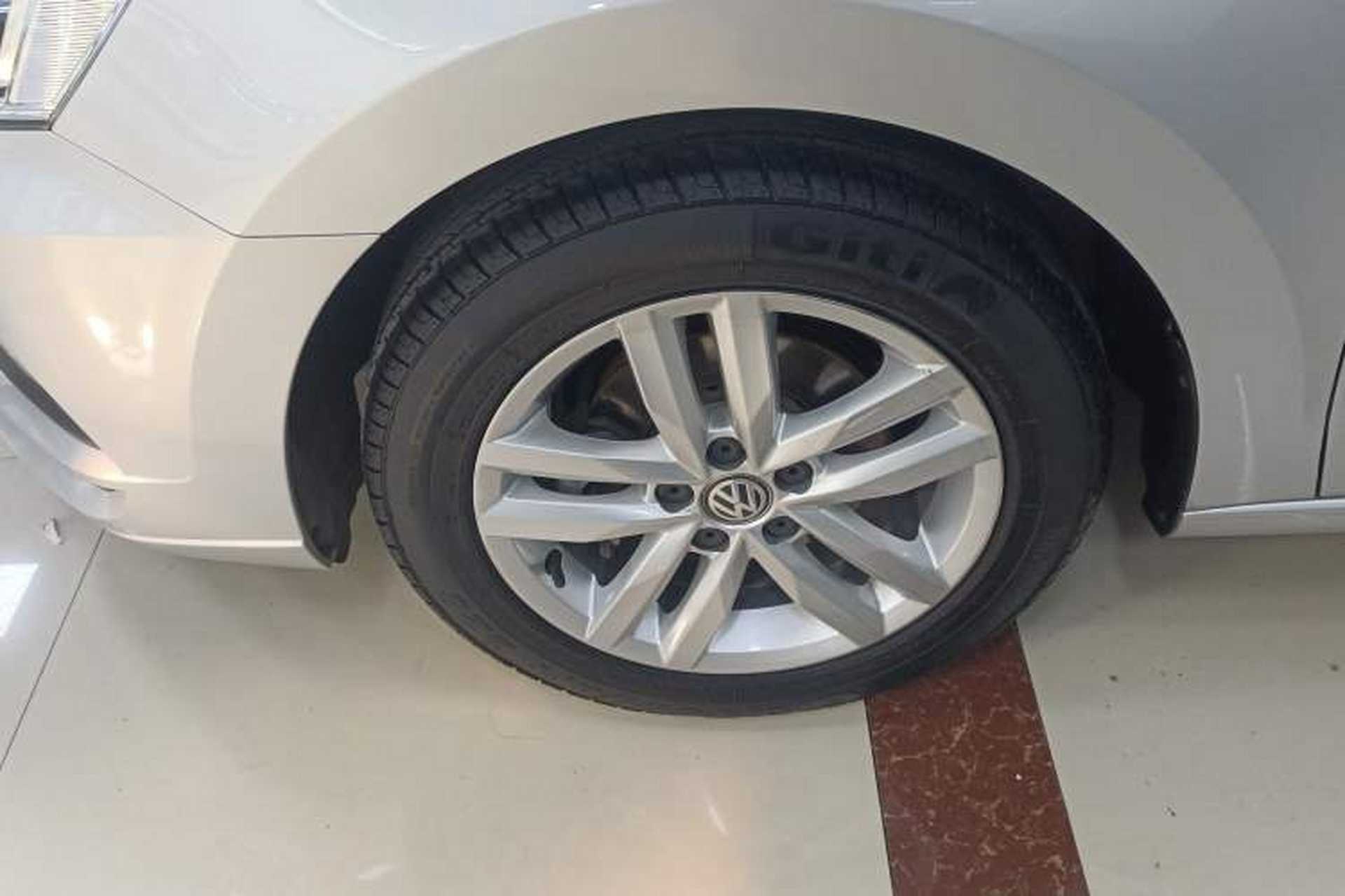 Used Volkswagen Jetta 2017 1.5L Automatic Comfort Model Left Front Wheel Hub