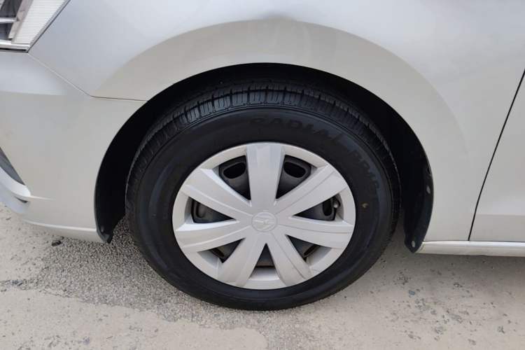 Used Volkswagen Jetta 2017 1.5L Manual Fashion Edition Left Front Wheel Hub