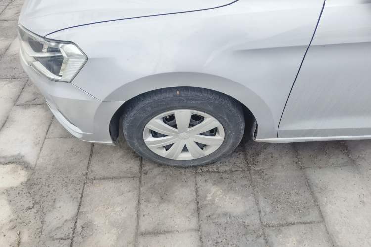 Used Volkswagen Jetta 2017 1.4L Manual Fashion Edition Left Front Wheel Hub