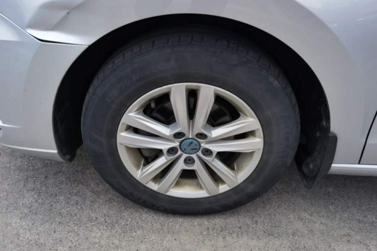 Used Volkswagen Jetta 2017 1.5L Automatic Fashion Model Left Front Wheel Hub