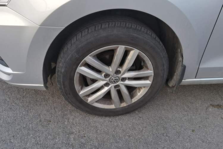 Used Volkswagen Jetta 2017 1.5L Automatic Comfort Model Left Front Wheel Hub