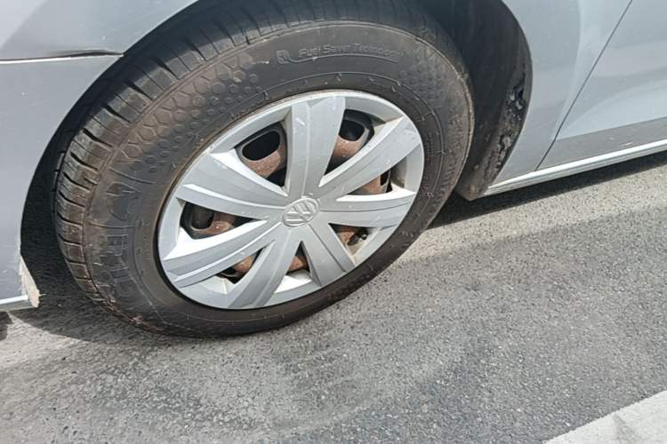 Used Volkswagen Jetta 2017 1.4L Manual Fashion Edition Left Front Wheel Hub