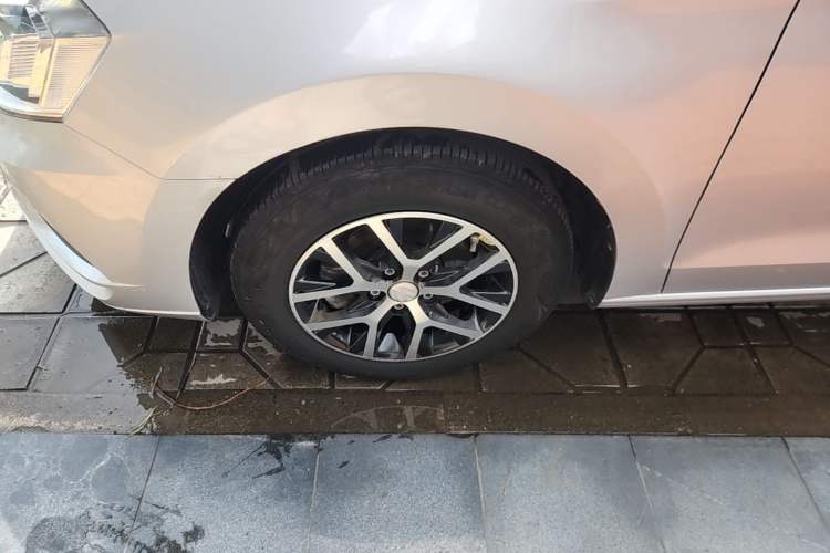 Used Volkswagen Jetta 2017 1.5L Automatic Fashion Model Left Front Wheel Hub