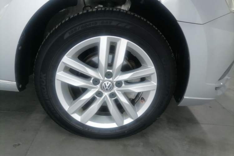 Used Volkswagen Jetta 2017 1.5L Manual Comfort Model Left Front Wheel Hub