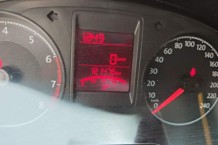 Used Volkswagen Jetta 2017 1.5L Manual Comfort Model Odometer Close Up