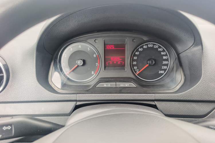 Used Volkswagen Jetta 2017 1.5L Automatic Fashion Model Odometer Close Up