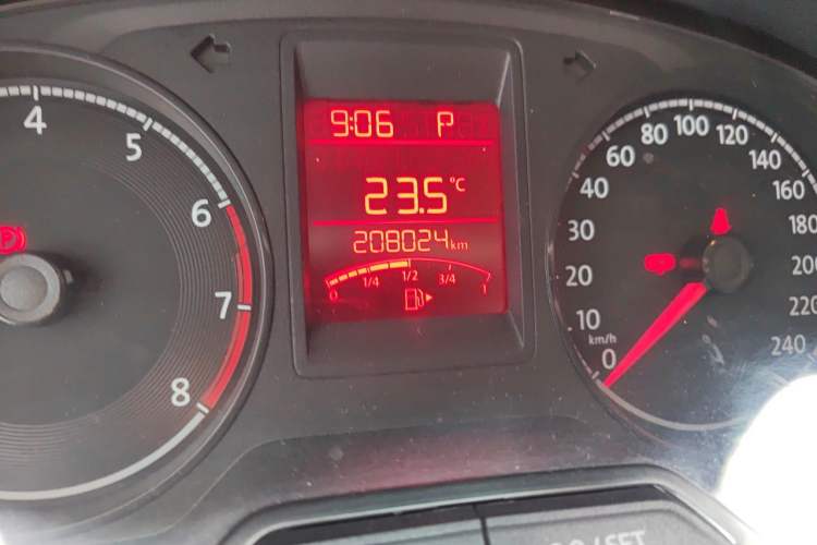 Used Volkswagen Jetta 2017 1.5L Automatic Fashion Model Odometer Close Up