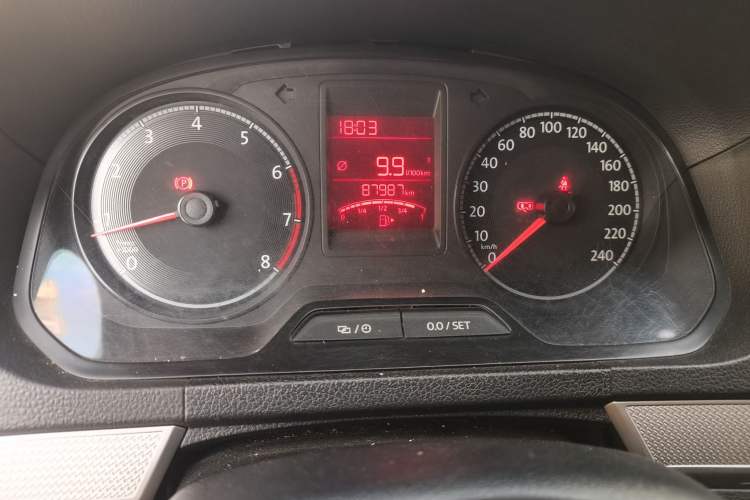 Used Volkswagen Jetta 2017 1.5L Manual Comfort Model Odometer Close Up