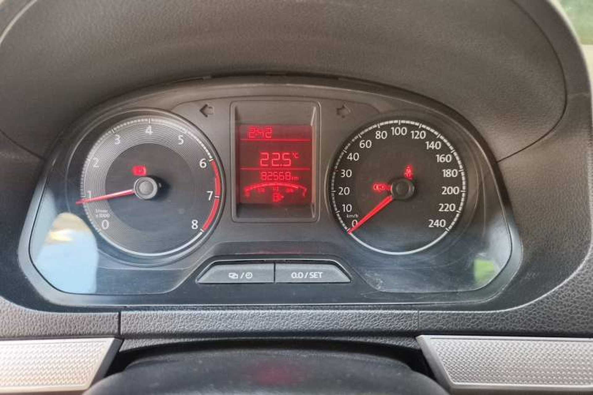 Used Volkswagen Jetta 2017 1.5L Manual Comfort Model Odometer Close Up