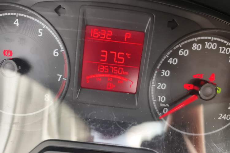 Used Volkswagen Jetta 2017 1.5L Automatic Fashion Model Odometer Close Up