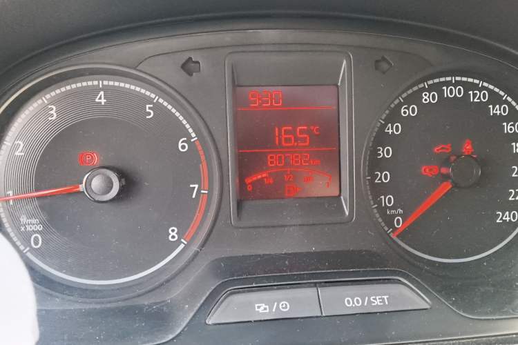Used Volkswagen Jetta 2017 1.5L Manual Fashion Edition Odometer Close Up
