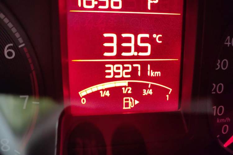 Used Volkswagen Jetta 2017 1.5L Automatic Fashion Model Odometer Close Up
