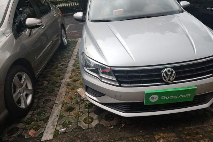 Used Volkswagen Jetta 2017 1.4L Manual Fashion Edition Right Front Headlight