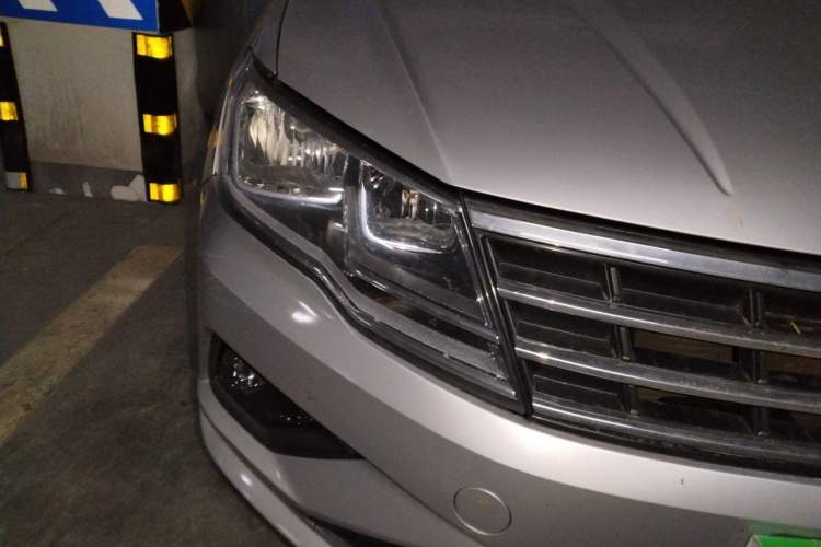 Used Volkswagen Jetta 2017 1.5L Automatic Comfort Model Right Front Headlight