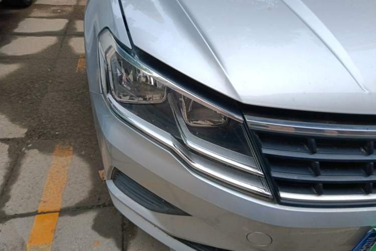 Used Volkswagen Jetta 2017 1.5L Manual Fashion Edition Right Front Headlight
