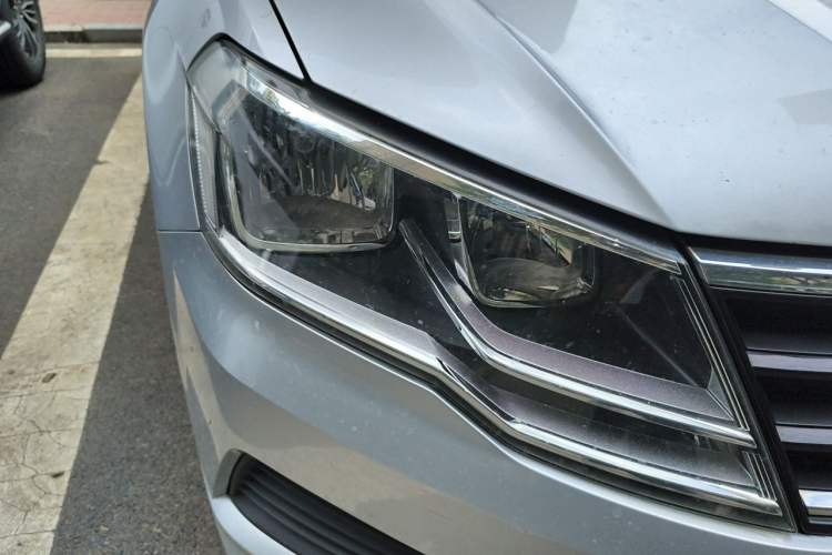 Used Volkswagen Jetta 2017 1.5L Automatic Fashion Model Right Front Headlight