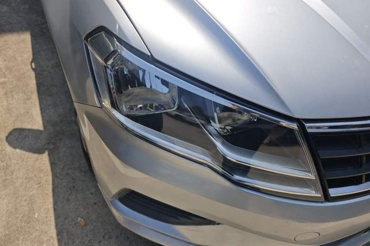 Used Volkswagen Jetta 2017 1.5L Automatic Fashion Model Right Front Headlight