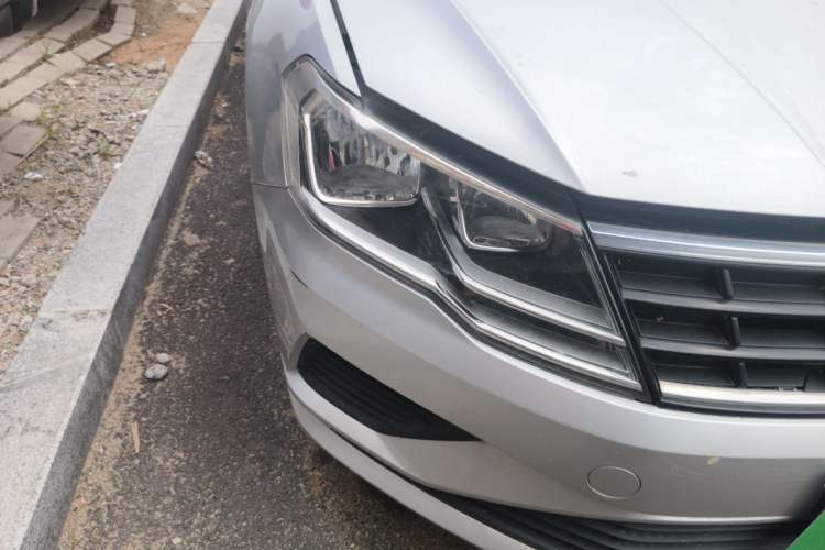 Used Volkswagen Jetta 2017 1.5L Automatic Fashion Model Right Front Headlight