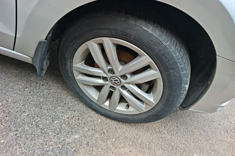 Used Volkswagen Jetta 2017 1.5L Manual Comfort Model Right Front Wheel Hub