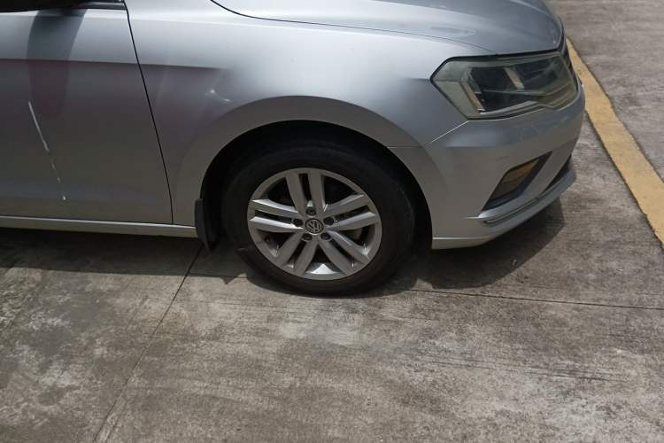 Used Volkswagen Jetta 2017 1.5L Automatic Fashion Model Right Front Wheel Hub