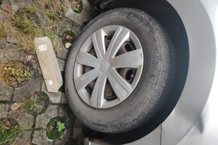 Used Volkswagen Jetta 2017 1.4L Manual Fashion Edition Right Front Wheel Hub
