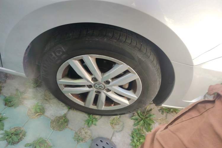 Used Volkswagen Jetta 2017 1.5L Automatic Comfort Model Right Front Wheel Hub