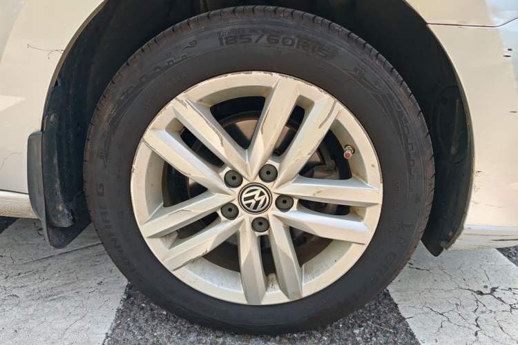 Used Volkswagen Jetta 2017 1.5L Manual Comfort Model Right Front Wheel Hub