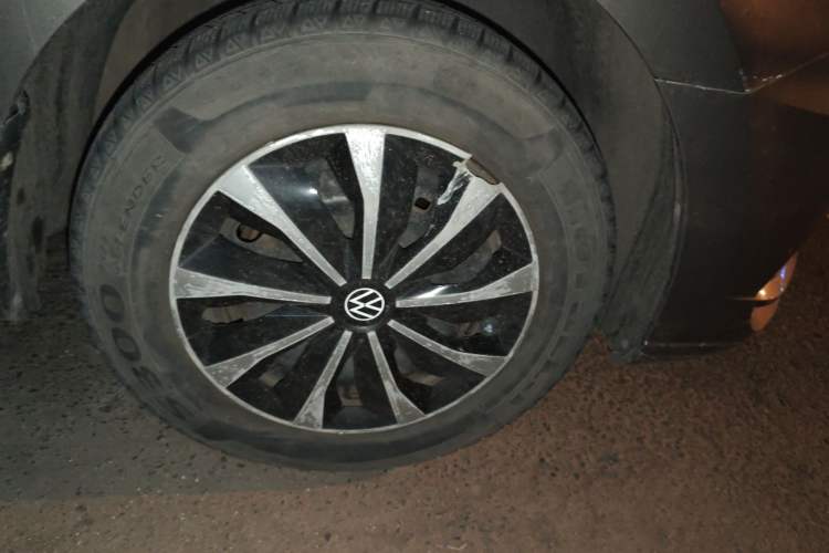 Used Volkswagen Jetta 2017 1.4L Manual Fashion Edition Right Front Wheel Hub