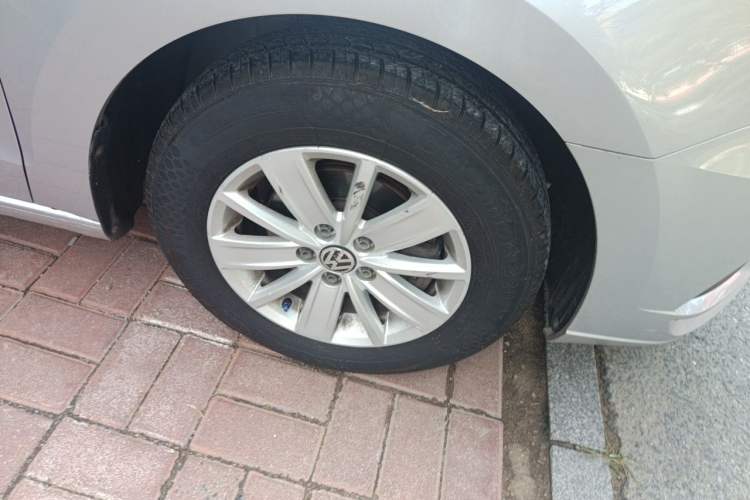 Used Volkswagen Jetta 2017 1.5L Manual Fashion Edition Right Front Wheel Hub