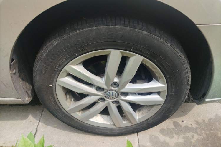 Used Volkswagen Jetta 2017 1.4L Manual Comfort Model Right Front Wheel Hub