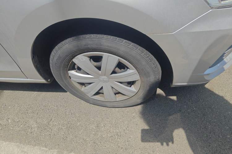 Used Volkswagen Jetta 2017 1.4L Manual Fashion Edition Right Front Wheel Hub