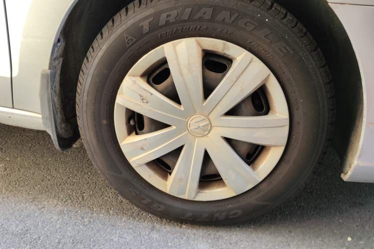 Used Volkswagen Jetta 2017 1.4L Manual Fashion Edition Right Front Wheel Hub