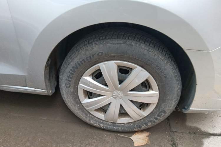 Used Volkswagen Jetta 2017 1.5L Manual Fashion Edition Right Front Wheel Hub