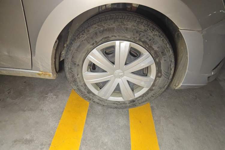 Used Volkswagen Jetta 2017 1.5L Manual Fashion Edition Right Front Wheel Hub