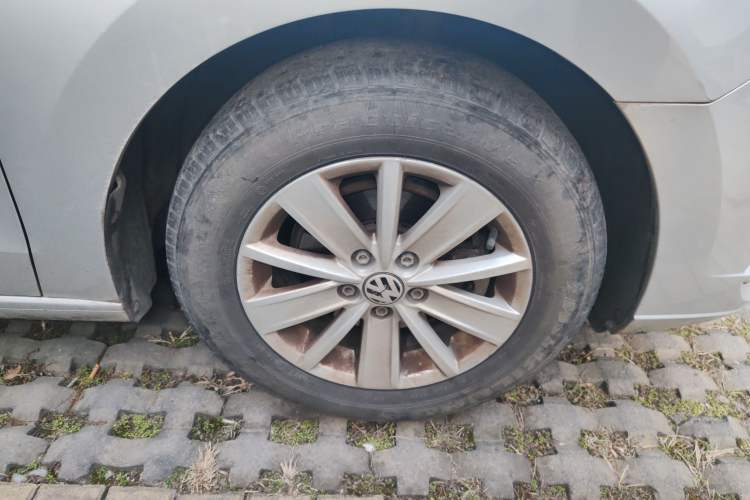 Used Volkswagen Jetta 2017 1.5L Manual Fashion Edition Right Front Wheel Hub
