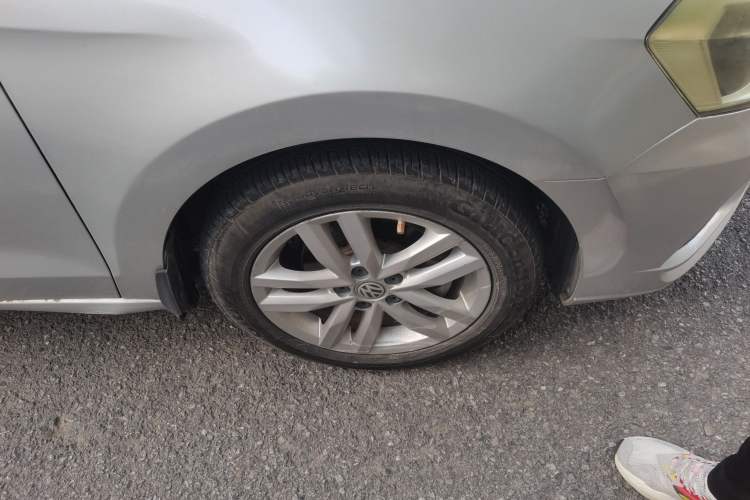 Used Volkswagen Jetta 2017 1.5L Manual Comfort Model Right Front Wheel Hub