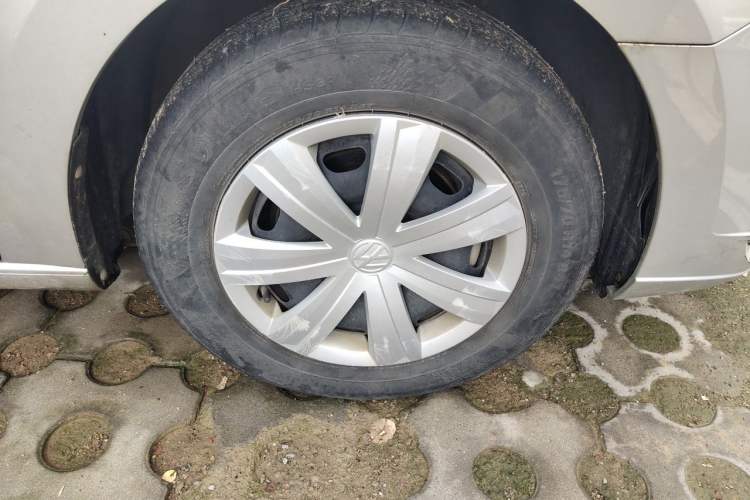 Used Volkswagen Jetta 2017 1.5L Manual Fashion Edition Right Front Wheel Hub