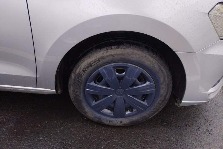 Used Volkswagen Jetta 2017 1.4L Manual Fashion Edition Right Front Wheel Hub