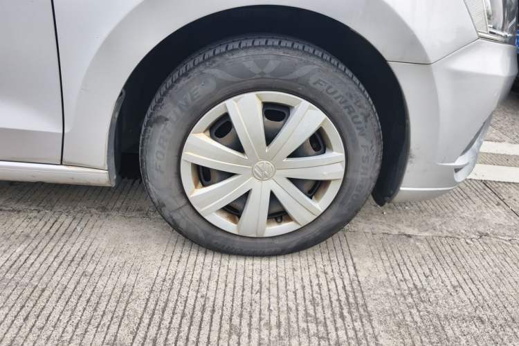Used Volkswagen Jetta 2017 1.5L Automatic Fashion Model Right Front Wheel Hub