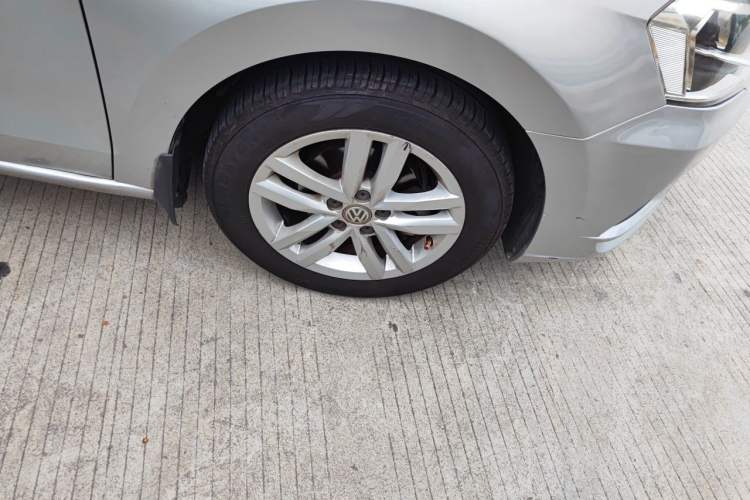 Used Volkswagen Jetta 2017 1.5L Automatic Comfort Model Right Front Wheel Hub